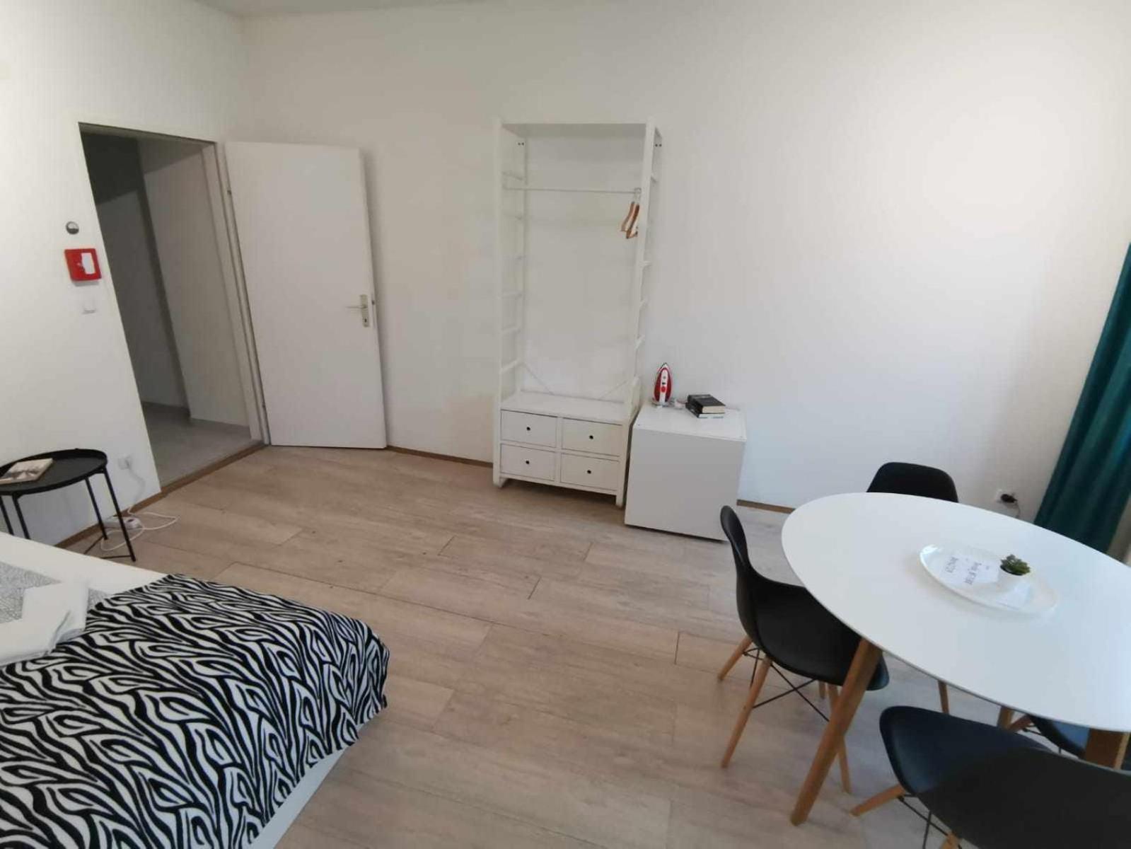 Central Apartment Metro 1 Min. Vienna Esterno foto