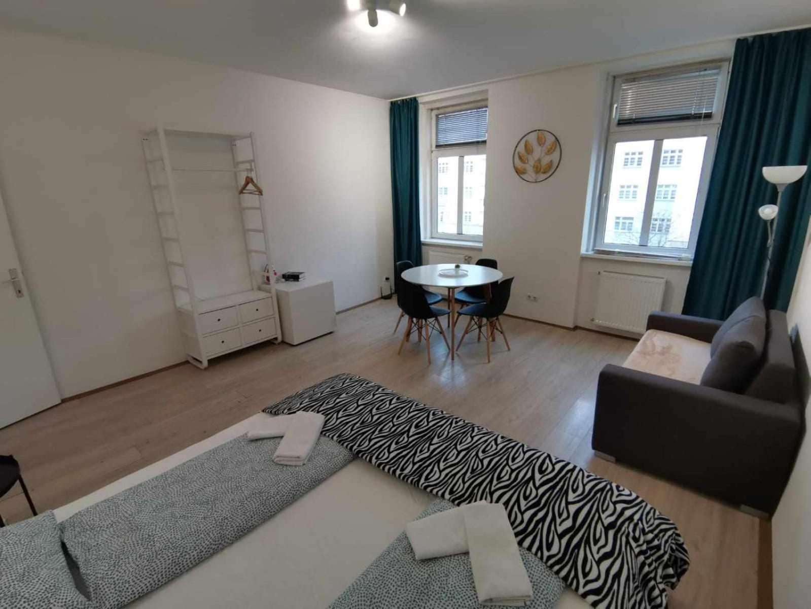 Central Apartment Metro 1 Min. Vienna Esterno foto